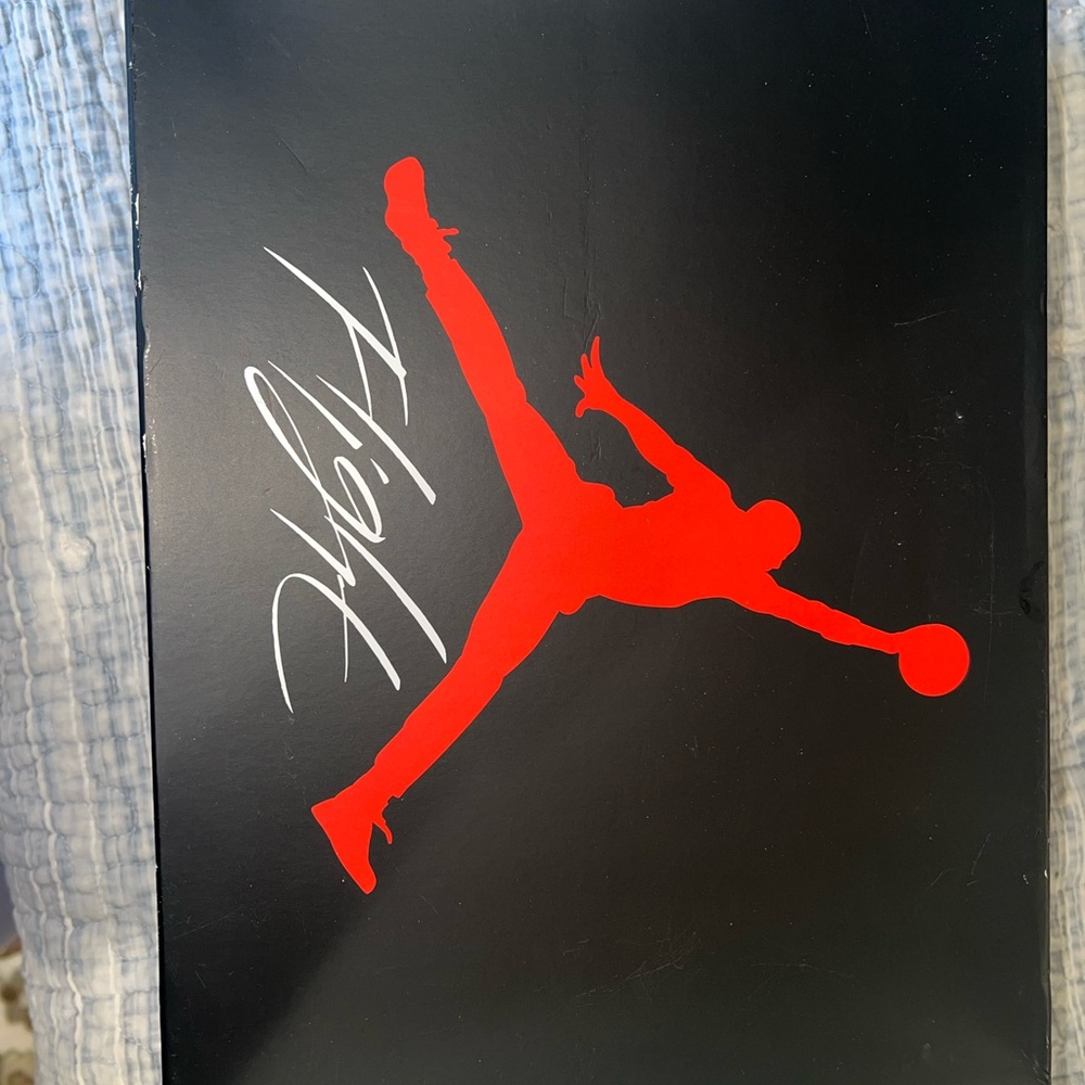 Jordan 4 - Picture 10 of 10